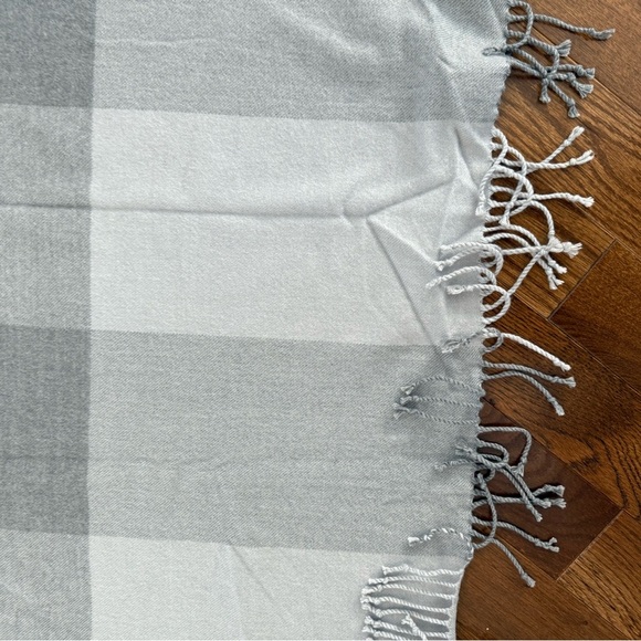 Athleta Light and dark Gray wool and acrylic throw - Picture 8 of 10